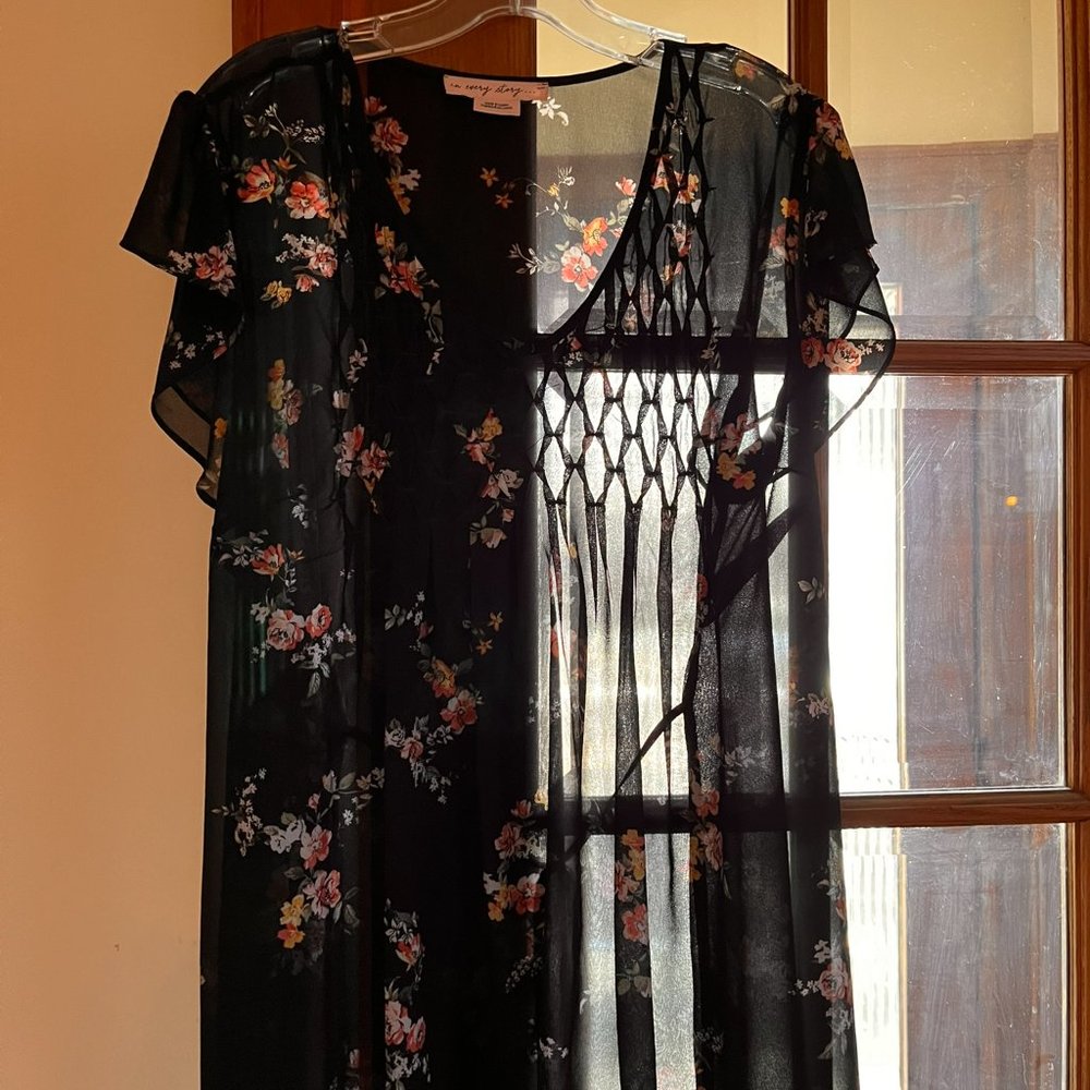 Sheer Floral Top - Picture 3 of 6